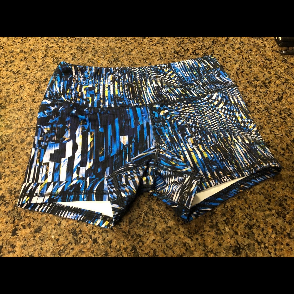 FLEO SHORTS- high rise